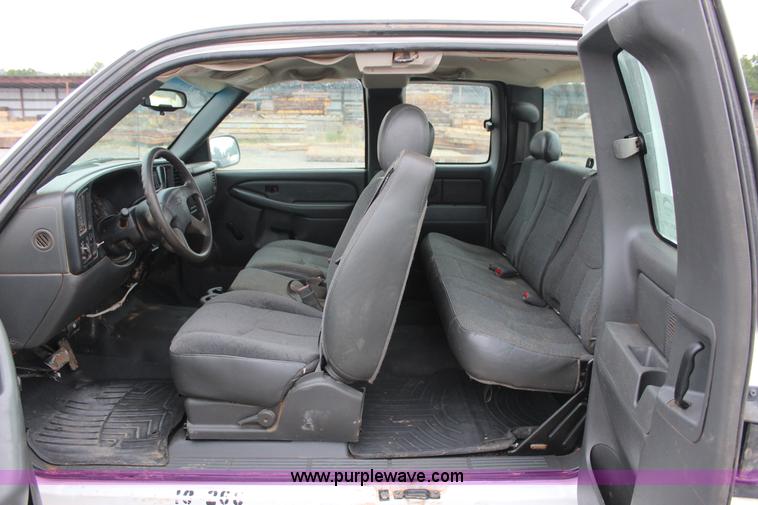 image for item J4368 2007 Chevrolet Silverado Classic 1500 Ext. Cab pickup truck