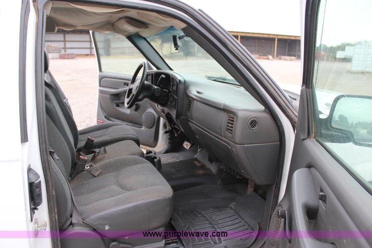 image for item J4368 2007 Chevrolet Silverado Classic 1500 Ext. Cab pickup truck