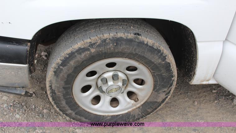 image for item J4368 2007 Chevrolet Silverado Classic 1500 Ext. Cab pickup truck