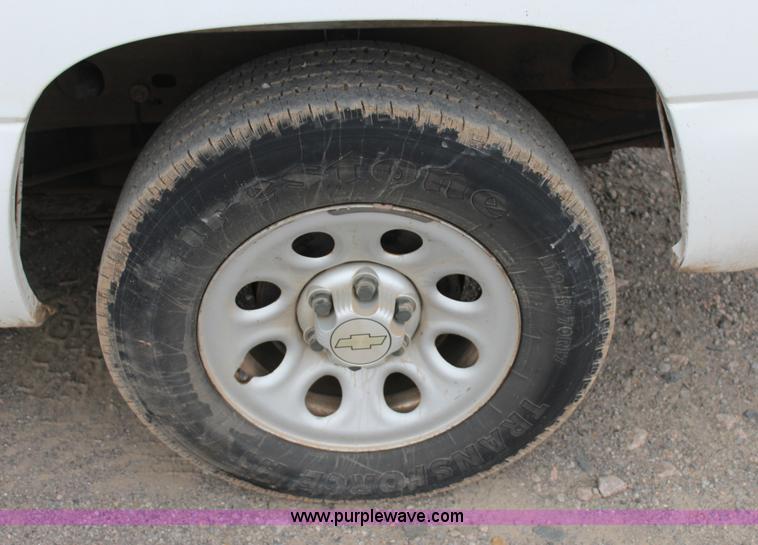 image for item J4368 2007 Chevrolet Silverado Classic 1500 Ext. Cab pickup truck