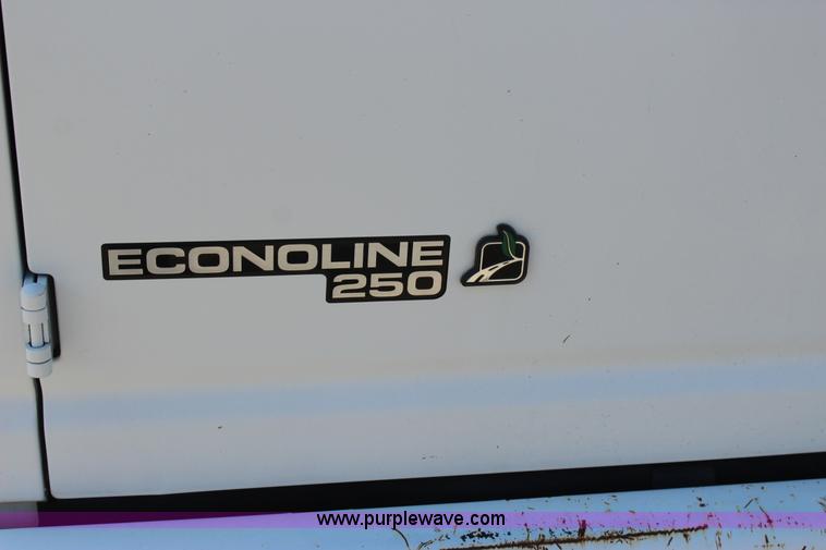 image for item J4376 1997 Ford Econoline E250 van