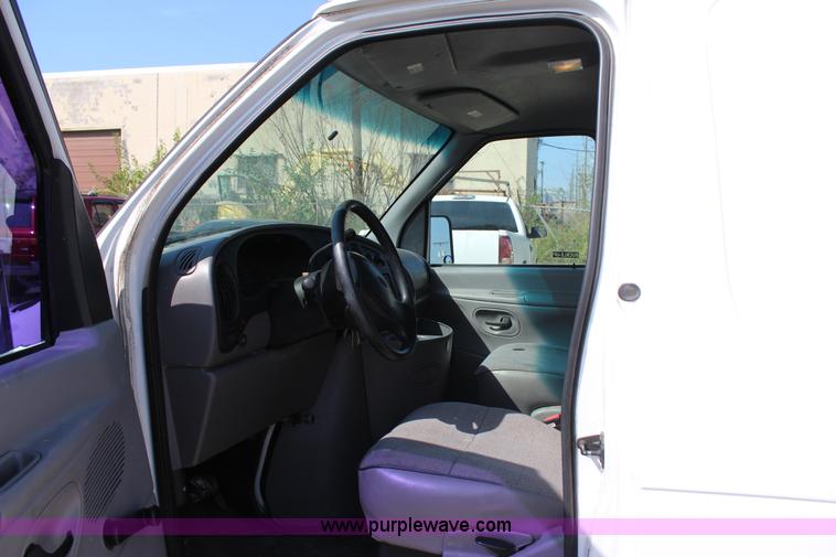 image for item J4376 1997 Ford Econoline E250 van