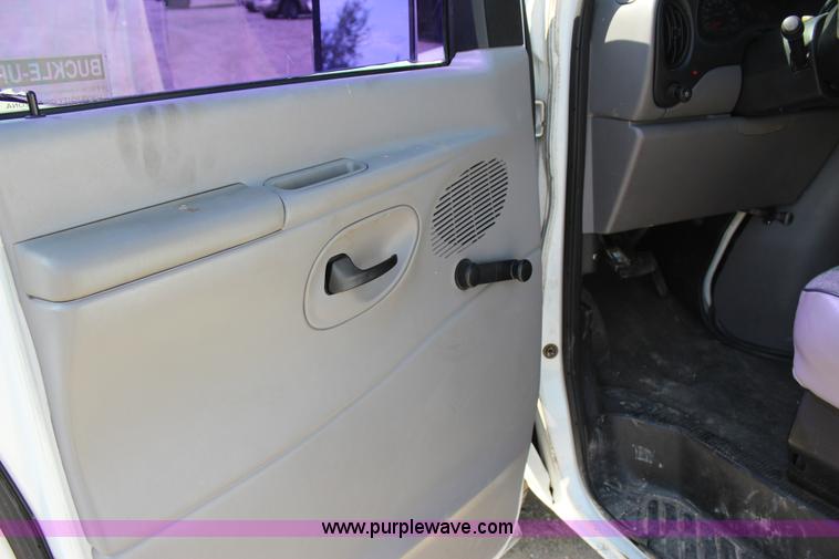 image for item J4376 1997 Ford Econoline E250 van