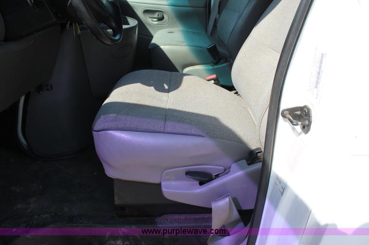 image for item J4376 1997 Ford Econoline E250 van