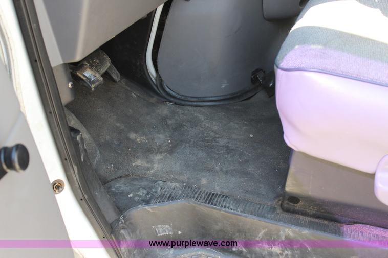 image for item J4376 1997 Ford Econoline E250 van