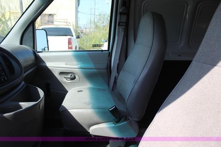 image for item J4376 1997 Ford Econoline E250 van