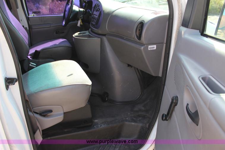 image for item J4376 1997 Ford Econoline E250 van