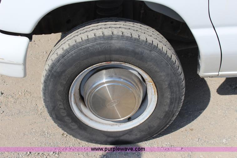 image for item J4376 1997 Ford Econoline E250 van