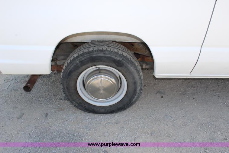 image for item J4376 1997 Ford Econoline E250 van