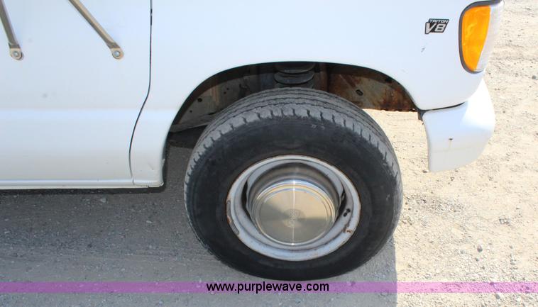 image for item J4376 1997 Ford Econoline E250 van