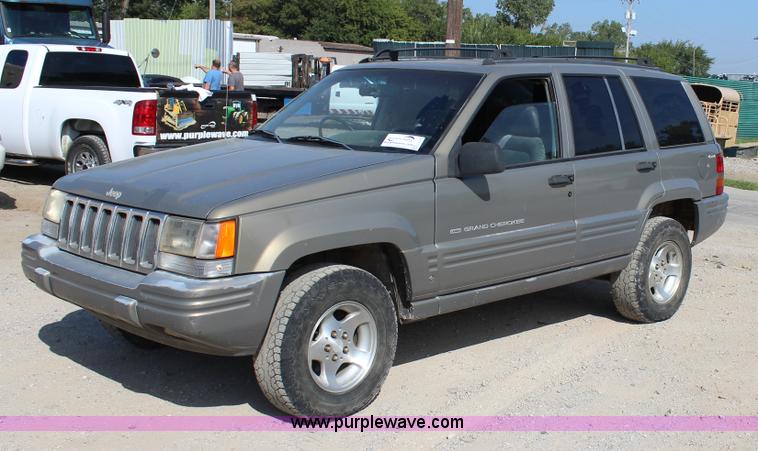 image for item J4378 1998 Jeep Grand Cherokee Laredo SUV