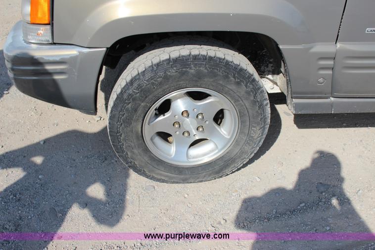 image for item J4378 1998 Jeep Grand Cherokee Laredo SUV
