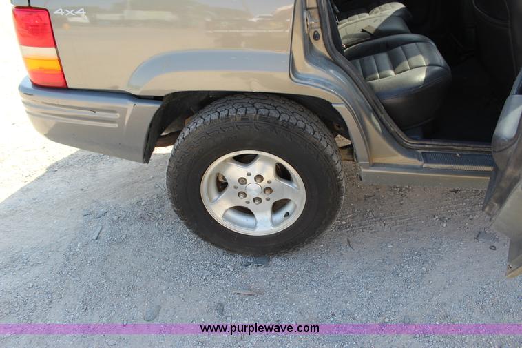 image for item J4378 1998 Jeep Grand Cherokee Laredo SUV