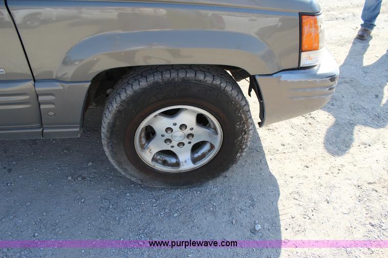 image for item J4378 1998 Jeep Grand Cherokee Laredo SUV