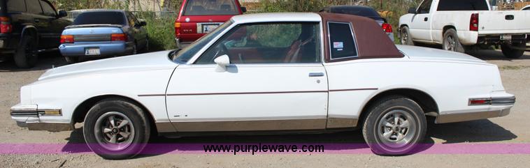 image for item J4379 1984 Pontiac Grand Prix LE