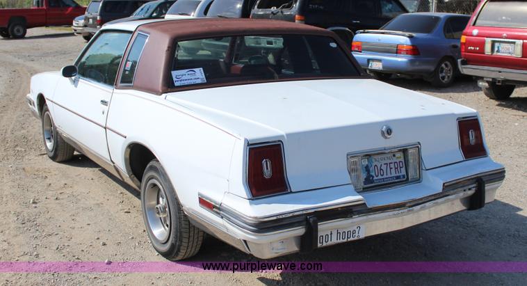 image for item J4379 1984 Pontiac Grand Prix LE