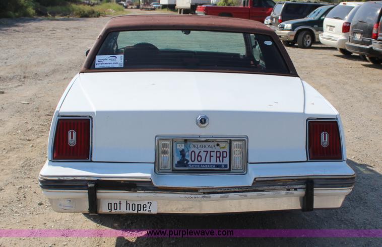 image for item J4379 1984 Pontiac Grand Prix LE