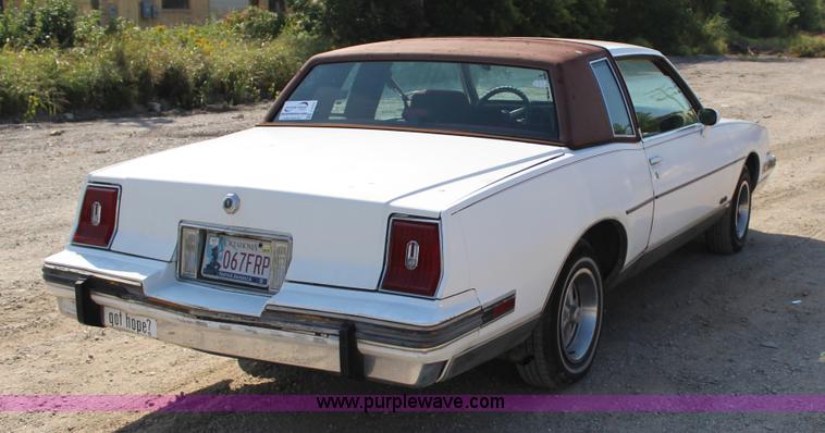 image for item J4379 1984 Pontiac Grand Prix LE
