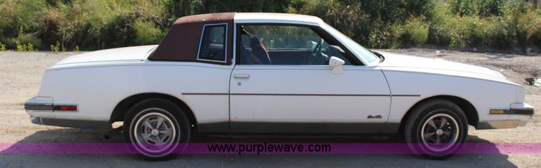 image for item J4379 1984 Pontiac Grand Prix LE