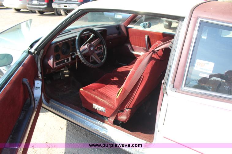 image for item J4379 1984 Pontiac Grand Prix LE