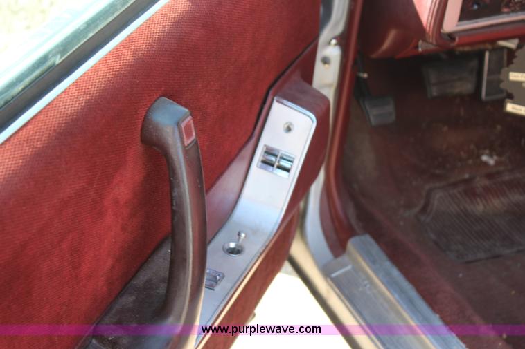 image for item J4379 1984 Pontiac Grand Prix LE