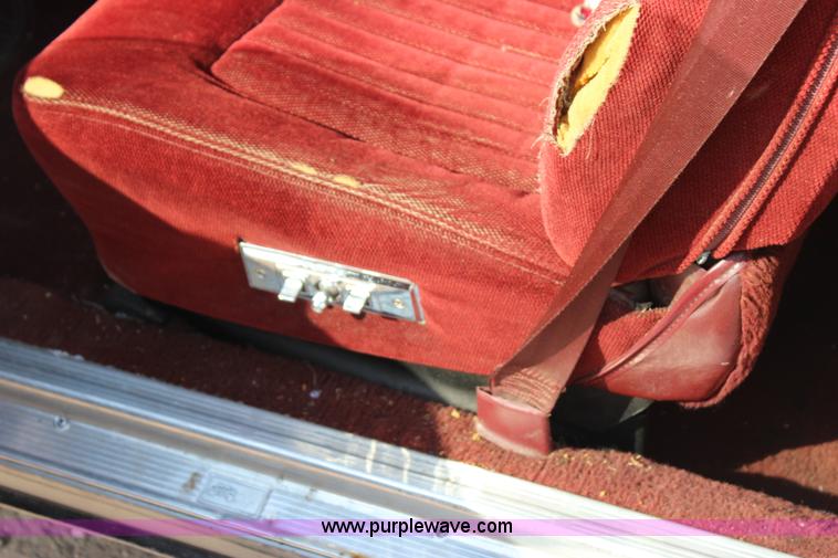 image for item J4379 1984 Pontiac Grand Prix LE