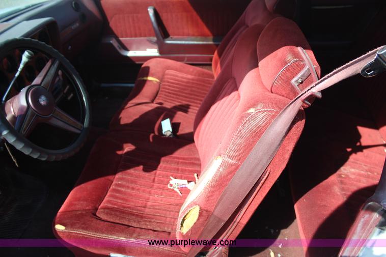 image for item J4379 1984 Pontiac Grand Prix LE