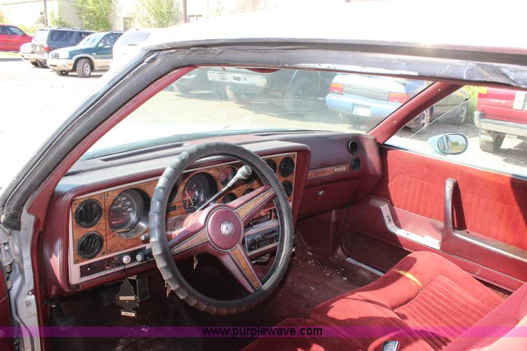 image for item J4379 1984 Pontiac Grand Prix LE