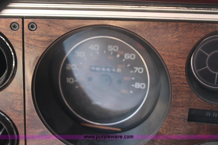 image for item J4379 1984 Pontiac Grand Prix LE