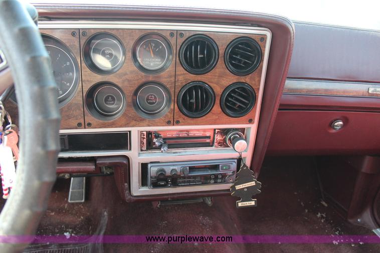 image for item J4379 1984 Pontiac Grand Prix LE