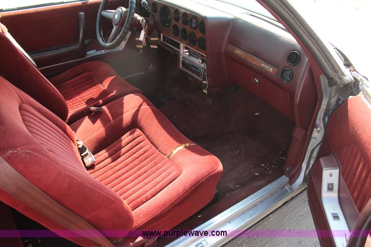 image for item J4379 1984 Pontiac Grand Prix LE