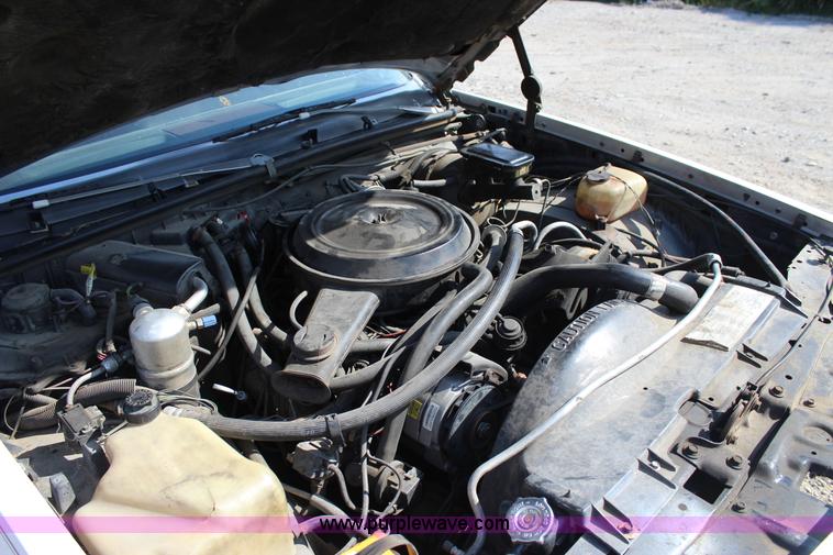 image for item J4379 1984 Pontiac Grand Prix LE