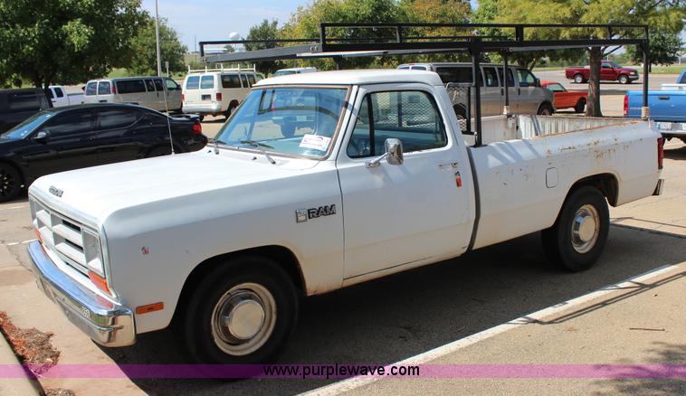 image for item J4382 1989 Dodge D350 pickup truck