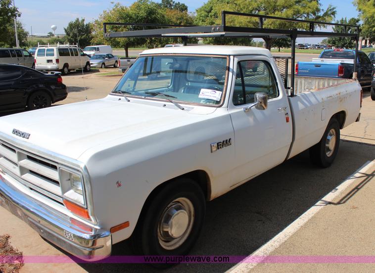 image for item J4382 1989 Dodge D350 pickup truck