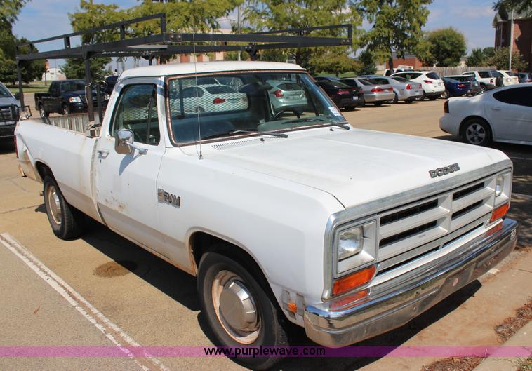 image for item J4382 1989 Dodge D350 pickup truck