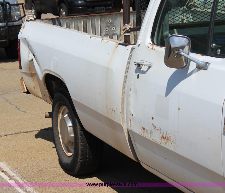 image for item J4382 1989 Dodge D350 pickup truck