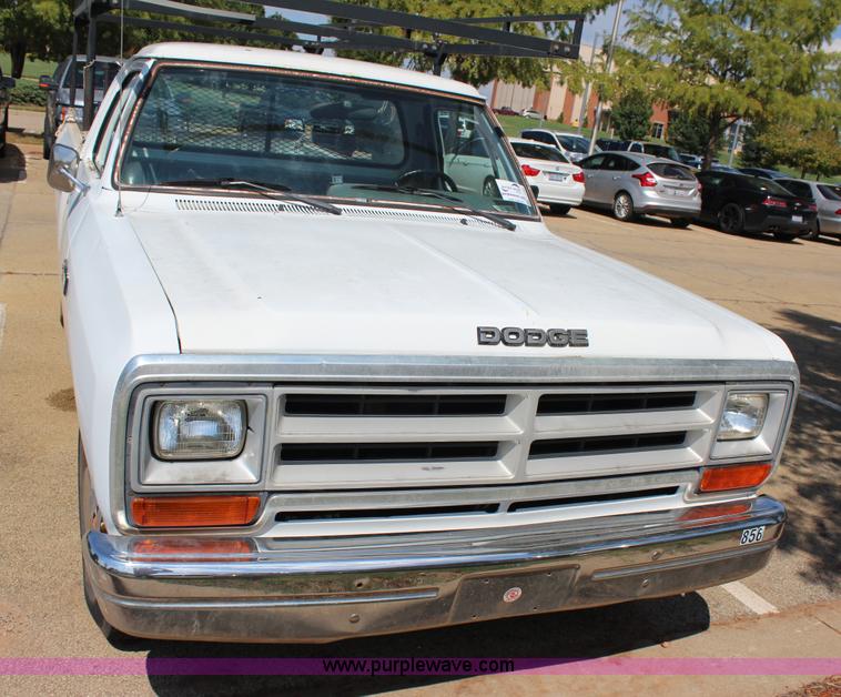 image for item J4382 1989 Dodge D350 pickup truck