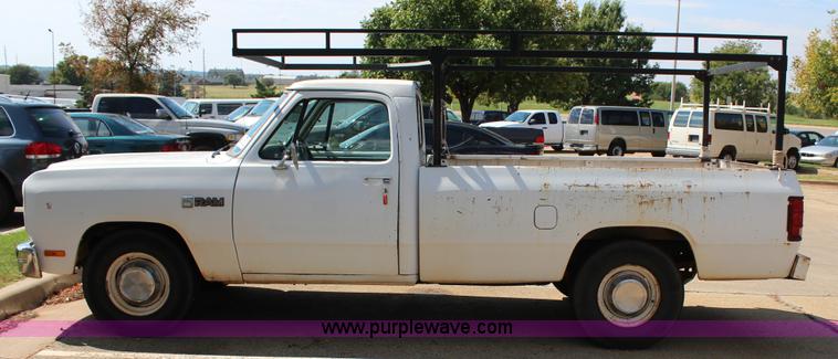 image for item J4382 1989 Dodge D350 pickup truck