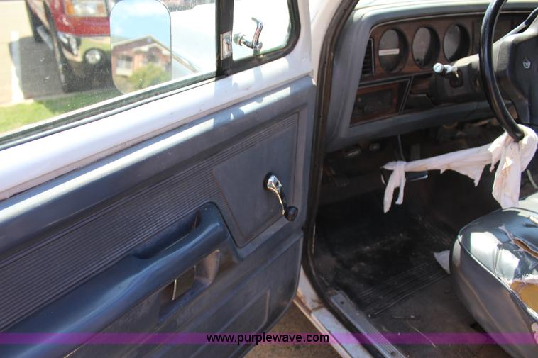 image for item J4382 1989 Dodge D350 pickup truck