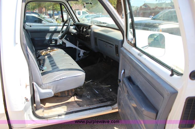 image for item J4382 1989 Dodge D350 pickup truck