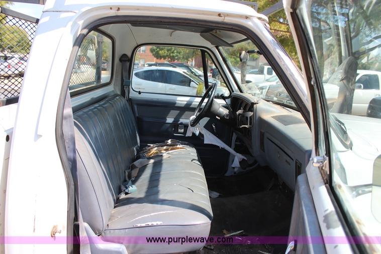 image for item J4382 1989 Dodge D350 pickup truck