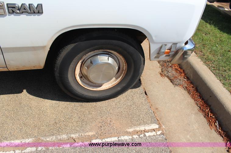 image for item J4382 1989 Dodge D350 pickup truck