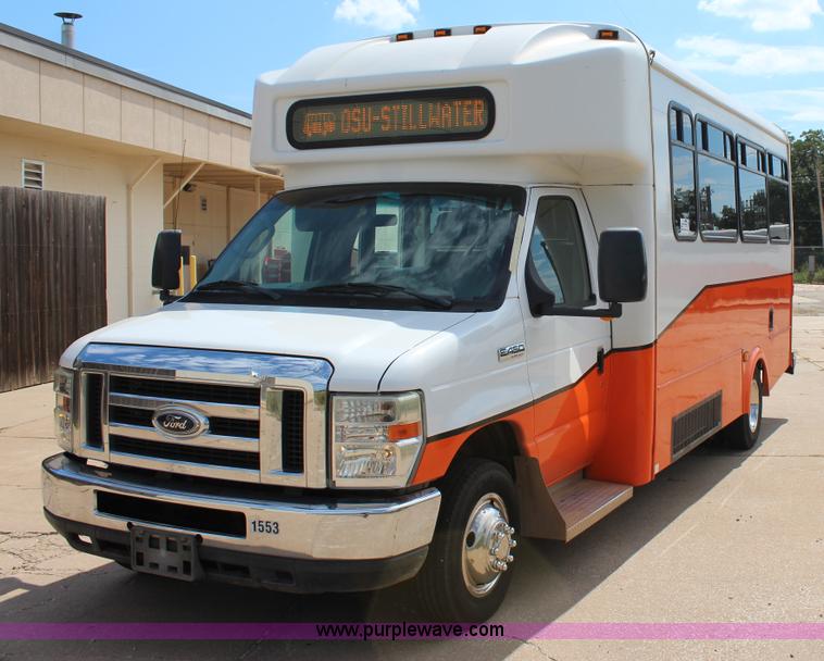 image for item J4388 2008 Ford Econoline E450 bus