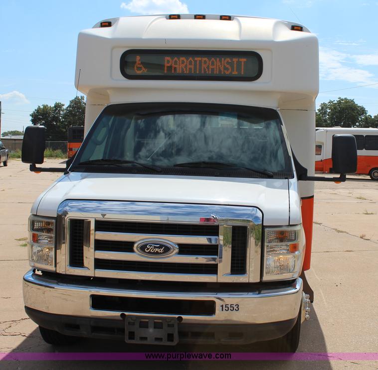 image for item J4388 2008 Ford Econoline E450 bus