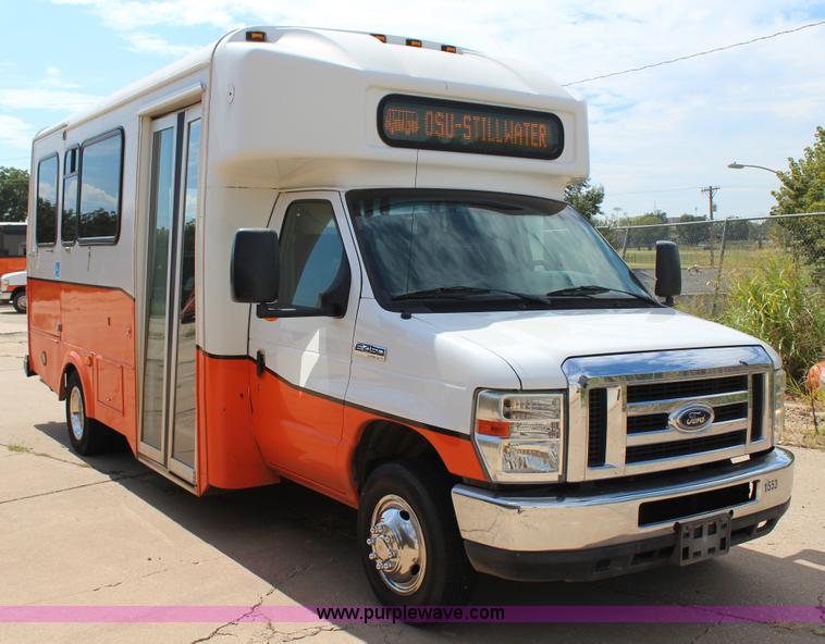 image for item J4388 2008 Ford Econoline E450 bus