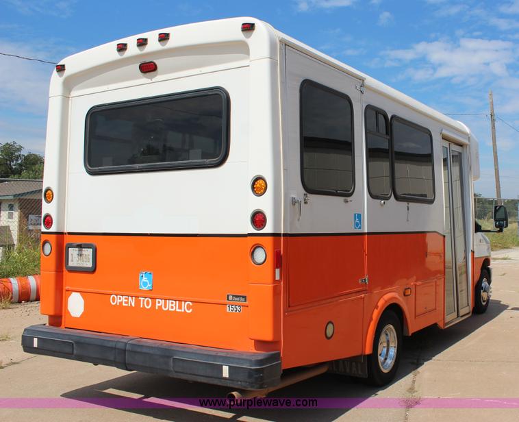 image for item J4388 2008 Ford Econoline E450 bus