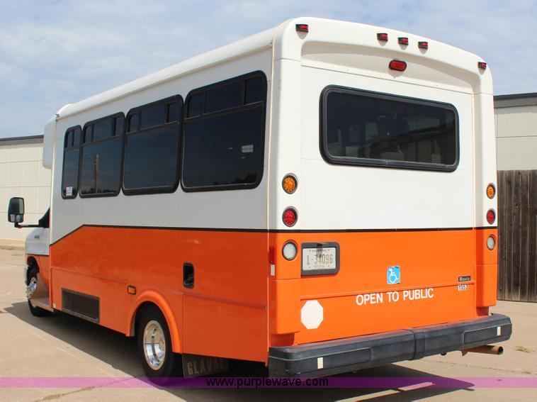 image for item J4388 2008 Ford Econoline E450 bus