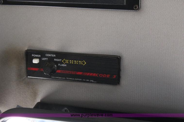 image for item J4388 2008 Ford Econoline E450 bus