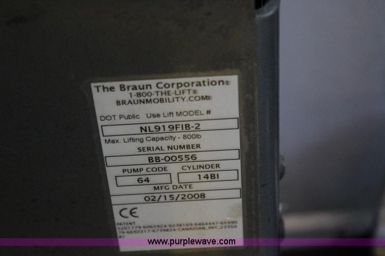 image for item J4388 2008 Ford Econoline E450 bus