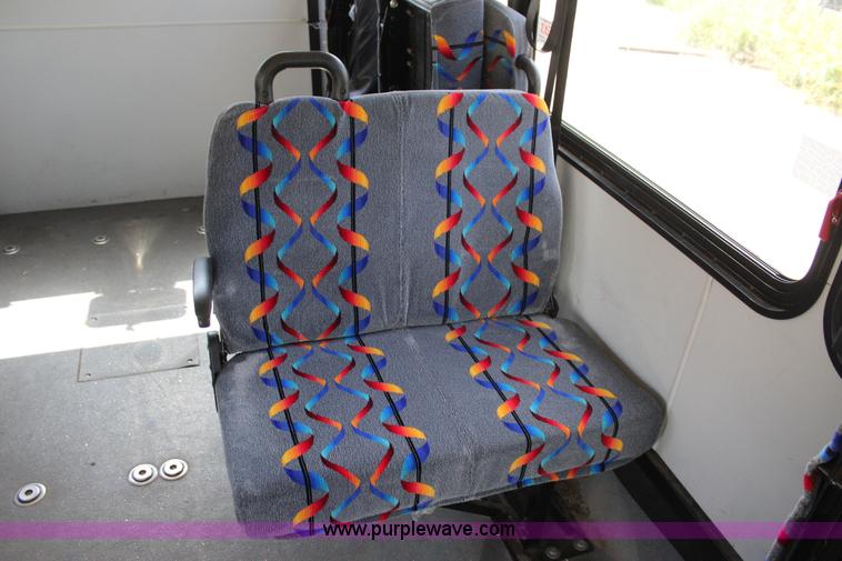 image for item J4388 2008 Ford Econoline E450 bus